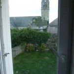 vue sur jardin privatif de la petite chambre(côté sud)